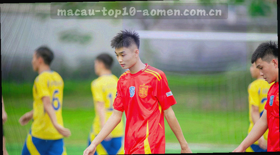 两道自两侧汇聚的霓虹光带，在中部交汇成一条热线状光条