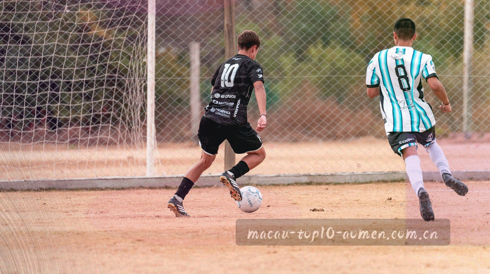 由外向内收束的路径示意图，路径节点为方块，末端指向一个入口轮廓